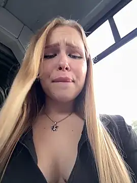 Snapshot of mur_girl chatting on 10.09.25 mur girl online show from 10.09.25