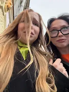 Snapshot of mur_girl chatting on 10.28.25 mur girl online show from 10.28.25