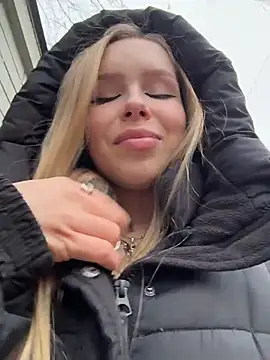 Snapshot of mur_girl chatting on 11.26.25 mur girl online show from 11.26.25