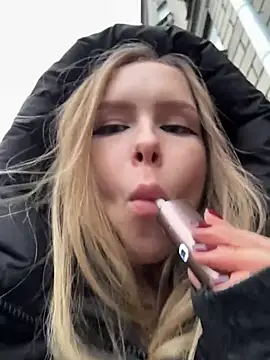 Snapshot of mur_girl chatting on 11.28.25 mur girl online show from 11.28.25