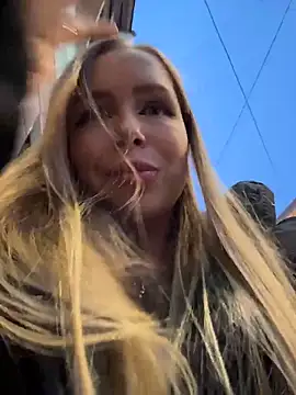 Snapshot of mur_girl chatting on 12.04.25 mur girl online show from 12.04.25