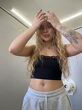 Snapshot of mur_girl chatting on 04.11.26 mur girl online show from 04.11.26