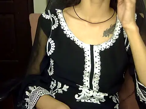 MAAYRA 09 online show from 01.11.25