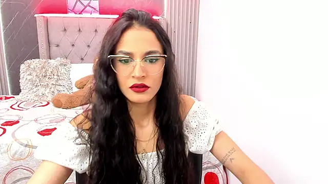 Snapshot of Susieeve chatting on 10.21.25 Susieeve online show from 10.21.25