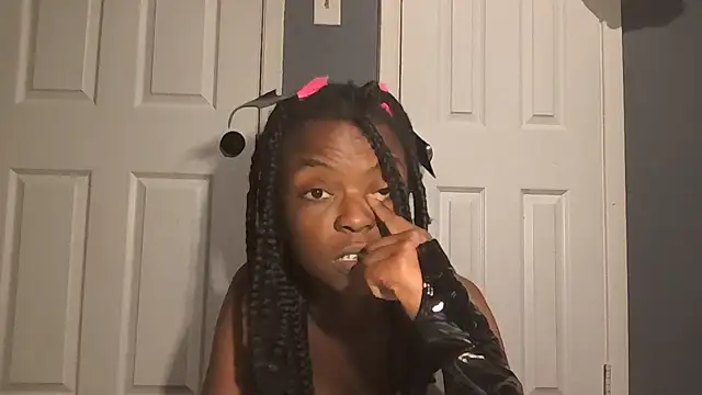 Snapshot of BlissTheeSiren chatting on 09.28.25 BlissTheeSiren online show from 09.28.25