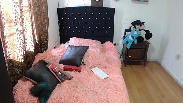 Snapshot of Julieta_jonesss chatting on 01.15.25 Julieta jonesss online show from 01.15.25