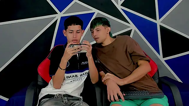 Snapshot of migueyalejo_teens chatting on 01.10.25 migueyalejo teens online show from 01.10.25