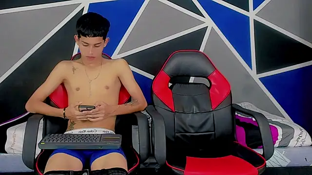 Snapshot of migueyalejo_teens chatting on 01.28.25 migueyalejo teens online show from 01.28.25