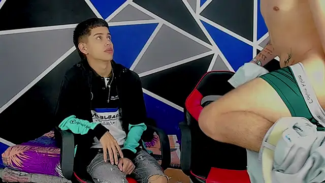 Snapshot of migueyalejo_teens chatting on 03.06.25 migueyalejo teens online show from 03.06.25
