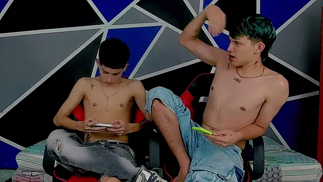 Snapshot of migueyalejo_teens chatting on 03.14.25 migueyalejo teens online show from 03.14.25