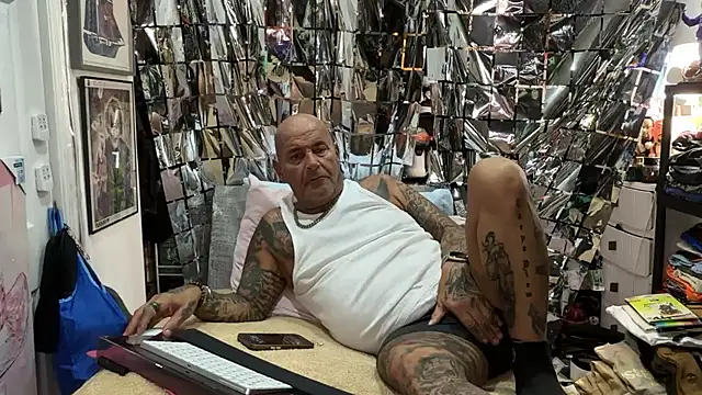 joeytatts66 online show from 04.10.26