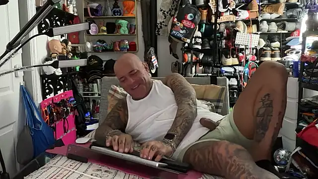 Snapshot of joeytatts66 chatting on 06.22.26 joeytatts66 online show from 06.22.26