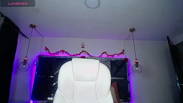 Snapshot of MIA_YOURHOTTIE chatting on 12.16.24 MIA YOURHOTTIE online show from 12.16.24