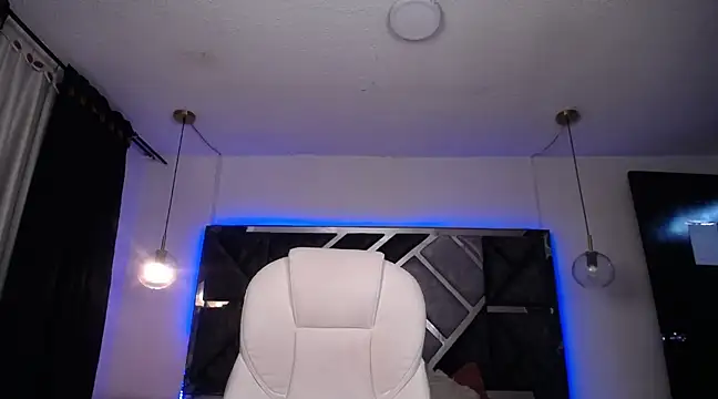 Snapshot of MIA_YOURHOTTIE chatting on 02.04.25 MIA YOURHOTTIE online show from 02.04.25