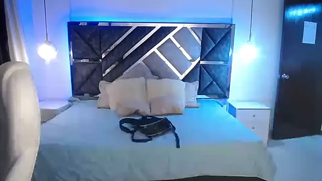 Snapshot of MIA_YOURHOTTIE chatting on 02.19.25 MIA YOURHOTTIE online show from 02.19.25