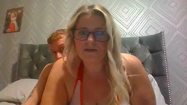 Snapshot of SweetXCandyX chatting on 11.06.25 SweetXCandyX online show from 11.06.25