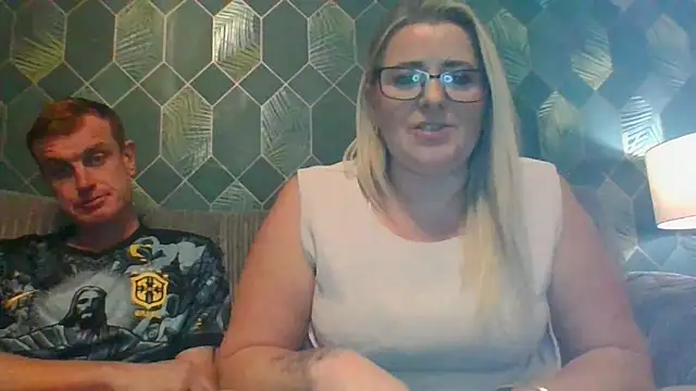 Snapshot of SweetXCandyX chatting on 11.21.25 SweetXCandyX online show from 11.21.25