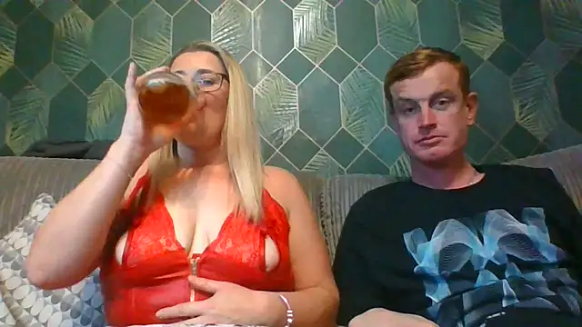 Snapshot of SweetXCandyX chatting on 11.28.25 SweetXCandyX online show from 11.28.25