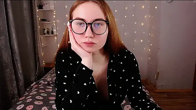 Snapshot of Miya_Mark chatting on 12.04.24 Miya Mark online show from 12.04.24