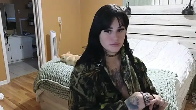 TexasTattooedHouseWife online show from 10.28.25