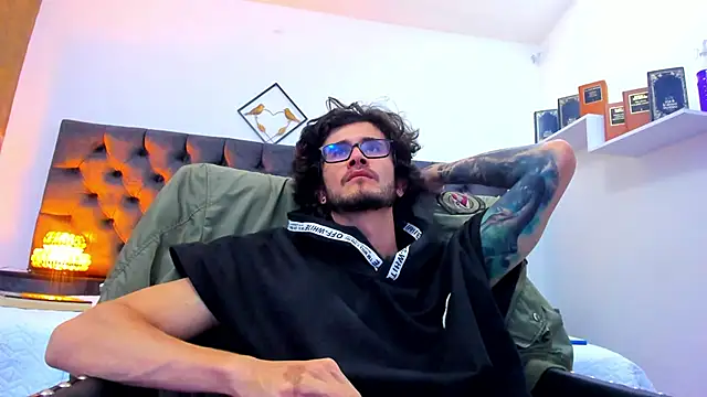 Loggan donnelly online show from 12.21.24