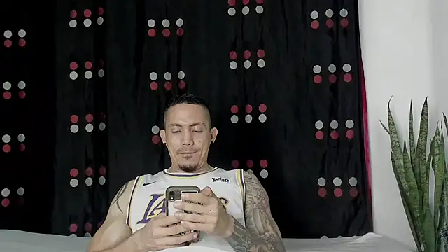 Snapshot of Alex_motta chatting on 12.27.24 Alex motta online show from 12.27.24