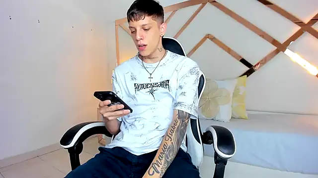 Adam hard  online show from 09.16.25