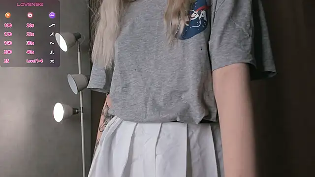 Snapshot of EngelFugler chatting on 12.19.24 EngelFugler online show from 12.19.24