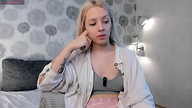 Snapshot of EngelFugler chatting on 02.18.25 EngelFugler online show from 02.18.25