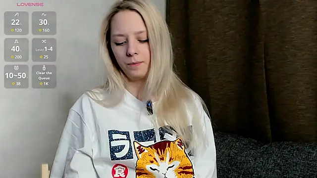 Snapshot of EngelFugler chatting on 03.10.25 EngelFugler online show from 03.10.25