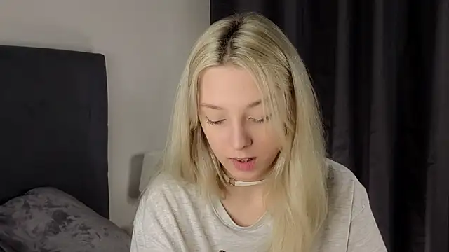 Snapshot of EngelFugler chatting on 09.09.25 EngelFugler online show from 09.09.25