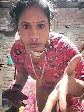 Snapshot of Hotty-dola chatting on 12.27.24 Hotty-dola online show from 12.27.24