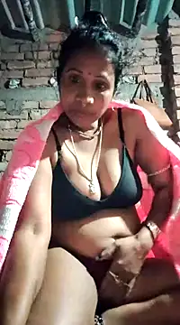 Snapshot of Hotty-dola chatting on 12.27.24 Hotty-dola online show from 12.27.24