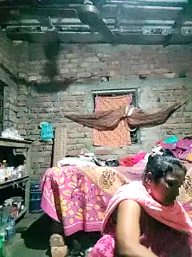 Snapshot of Hotty-dola chatting on 12.28.24 Hotty-dola online show from 12.28.24