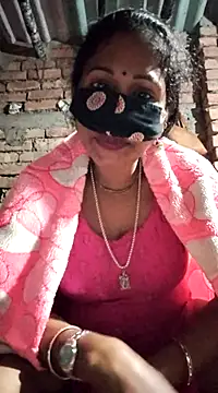 Snapshot of Hotty-dola chatting on 12.31.24 Hotty-dola online show from 12.31.24