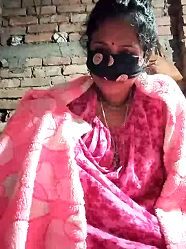 Snapshot of Hotty-dola chatting on 01.01.25 Hotty-dola online show from 01.01.25