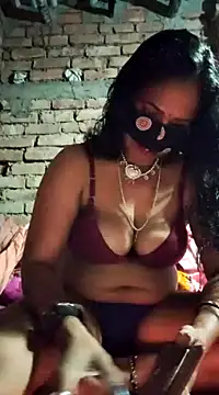 Snapshot of Hotty-dola chatting on 01.07.25 Hotty-dola online show from 01.07.25