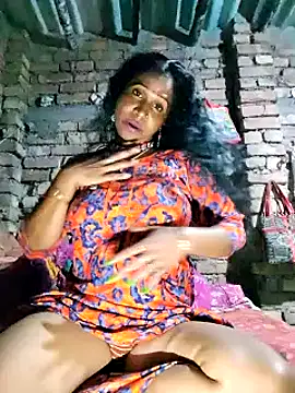Snapshot of Hotty-dola chatting on 02.01.25 Hotty-dola online show from 02.01.25