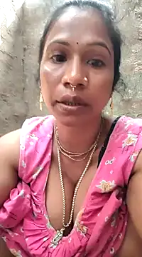 Snapshot of Hotty-dola chatting on 02.04.25 Hotty-dola online show from 02.04.25