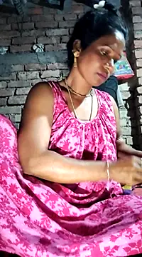 Snapshot of Hotty-dola chatting on 02.05.25 Hotty-dola online show from 02.05.25