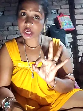 Snapshot of Hotty-dola chatting on 02.05.25 Hotty-dola online show from 02.05.25