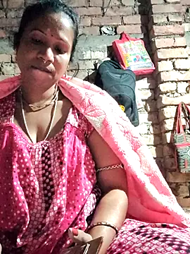 Snapshot of Hotty-dola chatting on 02.08.25 Hotty-dola online show from 02.08.25