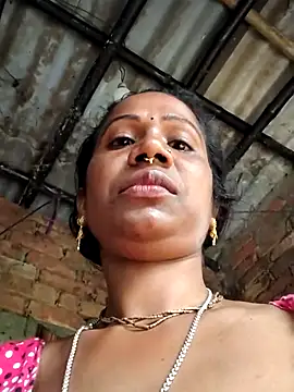 Snapshot of Hotty-dola chatting on 02.25.25 Hotty-dola online show from 02.25.25