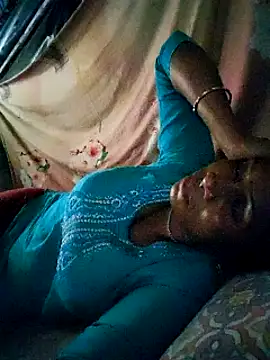 Snapshot of Hotty-dola chatting on 03.02.25 Hotty-dola online show from 03.02.25