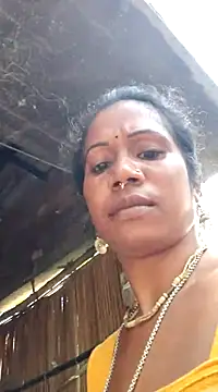 Snapshot of Hotty-dola chatting on 03.10.25 Hotty-dola online show from 03.10.25