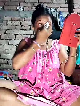 Snapshot of Hotty-dola chatting on 09.18.25 Hotty-dola online show from 09.18.25