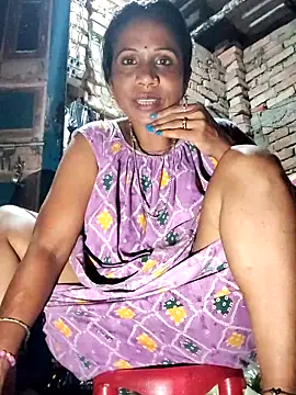 Snapshot of Hotty-dola chatting on 09.24.25 Hotty-dola online show from 09.24.25