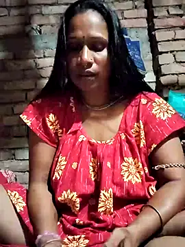 Snapshot of Hotty-dola chatting on 10.05.25 Hotty-dola online show from 10.05.25