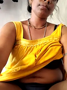 Snapshot of Hotty-dola chatting on 10.17.25 Hotty-dola online show from 10.17.25