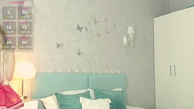 LianaCruz   online show from 12.27.24